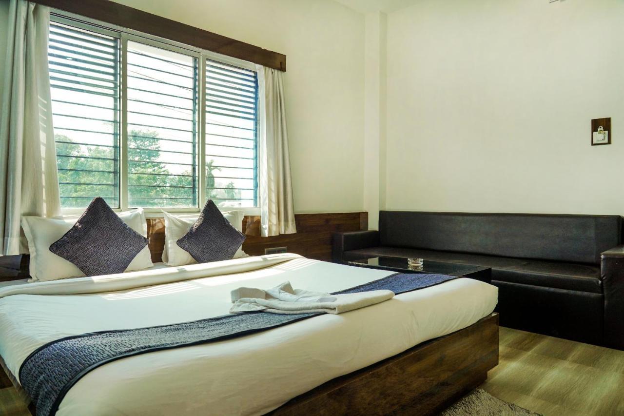 Hotel Heritage Koch Bihār Kültér fotó